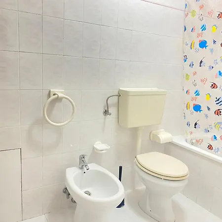 Quadrilocale Doppi Servizi, Piano Terra, Giardino E Posto Auto Wi-fi Lägenhet